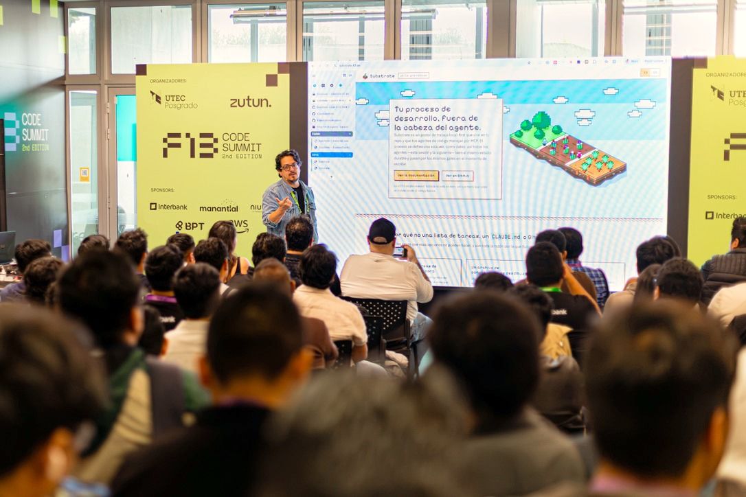 Diego presenting the Substrate home page to a full room at F13 Code Summit